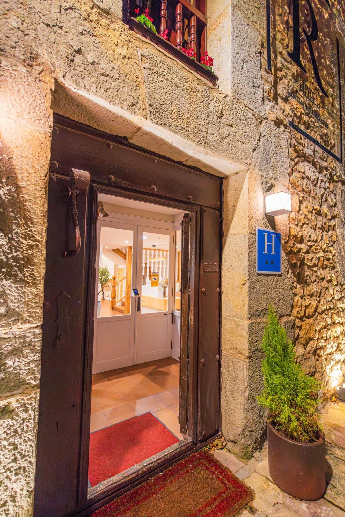 Hotel R Santillana Сантилана дел Мар Екстериор снимка